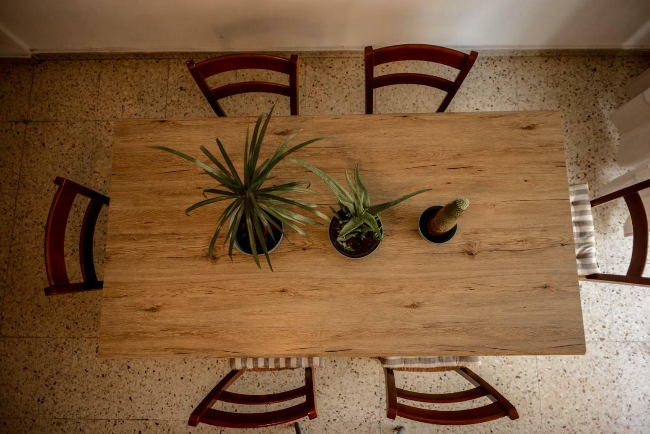 Katka Hostel Larnaca Buitenkant foto
