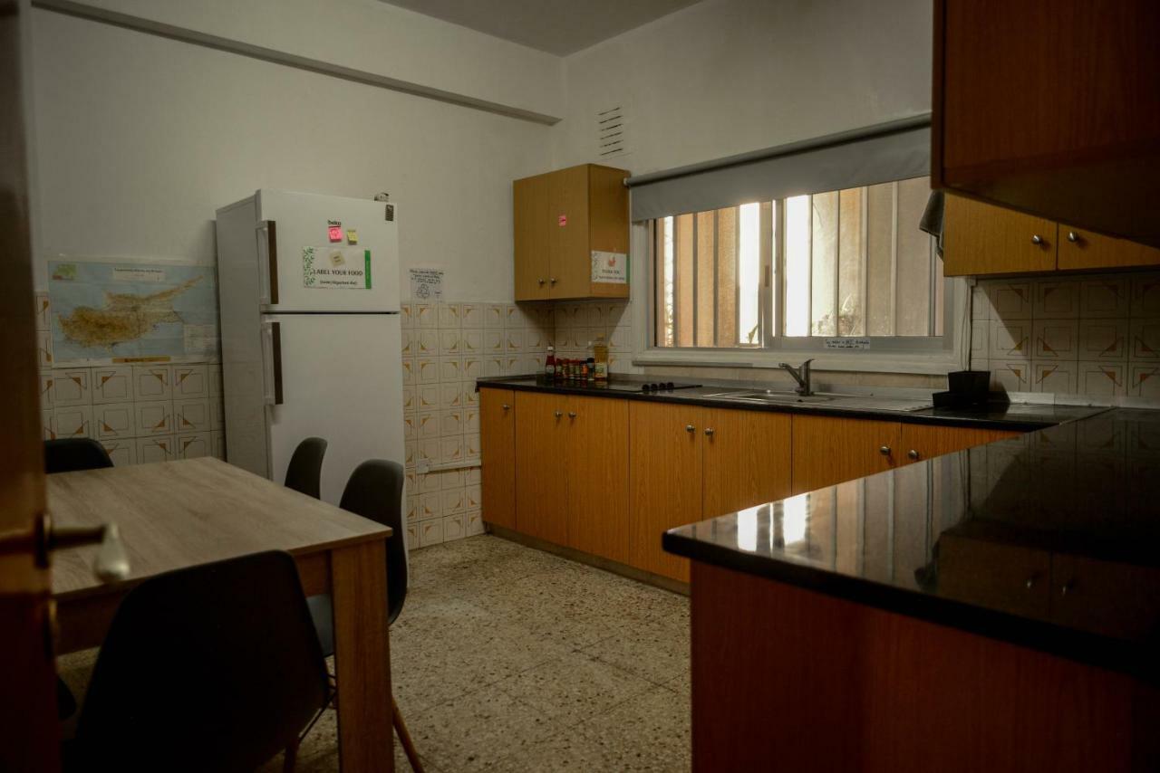 Katka Hostel Larnaca Buitenkant foto