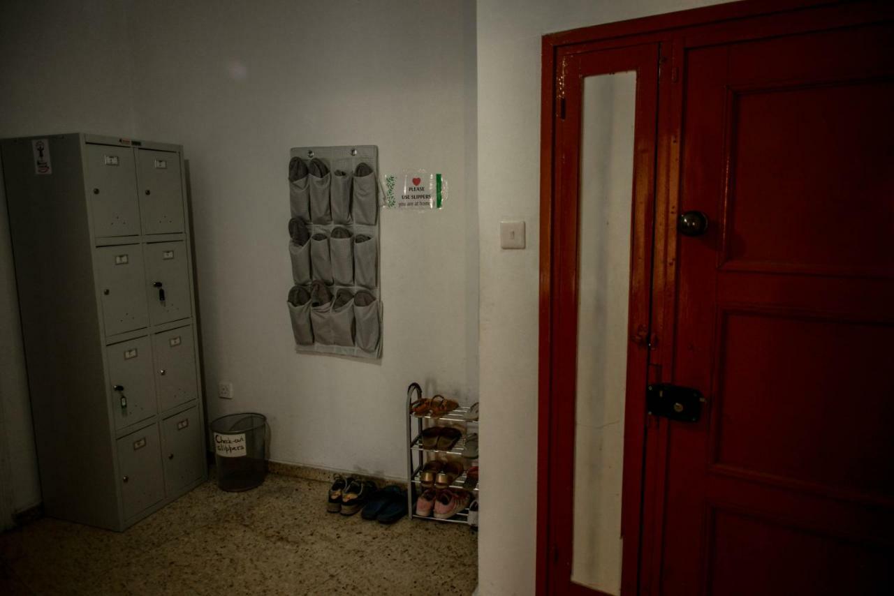 Katka Hostel Larnaca Buitenkant foto